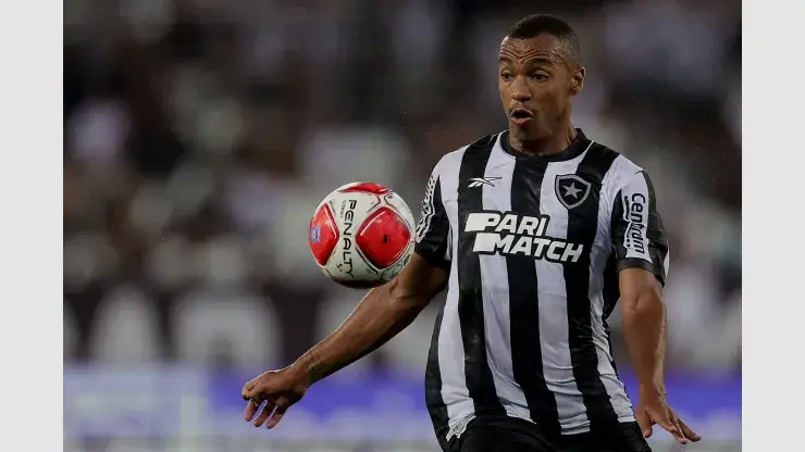Vasco quer reforçar o elenco com Marlon Freitas, volante do Botafogo